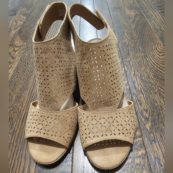 Kim Rogers sandals - Picture 7 of 7